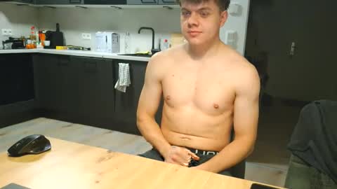 Snapshot of thecuteguy144949 chatting on November 15, 4:25 pm thecuteguy144949 online show from November 15, 4:25 pm