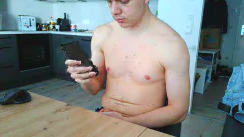 Snapshot of thecuteguy144949 chatting on March 7, 10:12 am thecuteguy144949 online show from March 7, 10:12 am