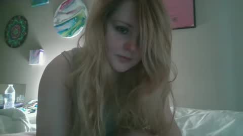 Snapshot of thedancingalien chatting on January 2, 8:35 pm Kassandra Grant online show from January 2, 8:35 pm