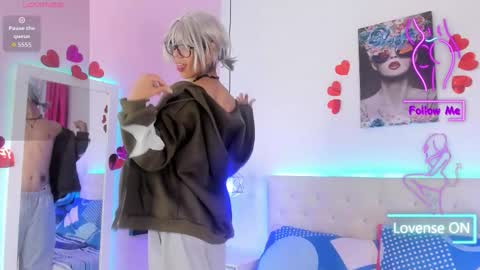 Snapshot of thedoll_ethan chatting on October 15, 7:58 pm ethan online show from October 15, 7:58 pm