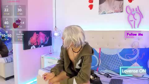 Snapshot of thedoll_ethan chatting on October 16, 7:59 pm ethan online show from October 16, 7:59 pm