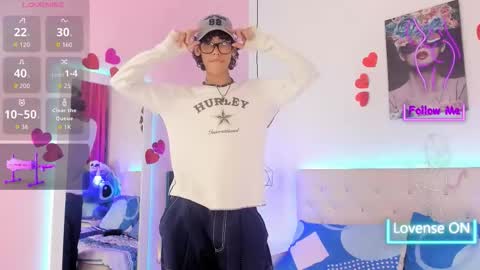 Snapshot of thedoll_ethan chatting on October 17, 7:49 pm ethan online show from October 17, 7:49 pm