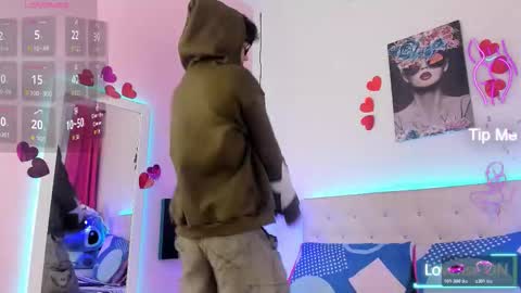 Snapshot of thedoll_ethan chatting on October 18, 5:35 pm ethan online show from October 18, 5:35 pm