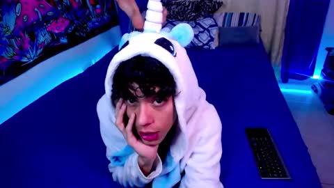 Snapshot of thedoll_ethan chatting on March 6, 10:28 pm ethan online show from March 6, 10:28 pm