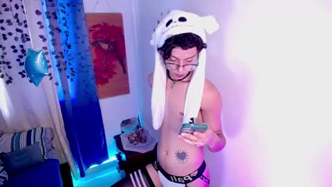 Snapshot of thedoll_ethan chatting on March 20, 4:45 pm ethan online show from March 20, 4:45 pm