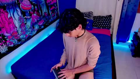 Snapshot of thedoll_ethan chatting on April 15, 11:16 pm ethan online show from April 15, 11:16 pm