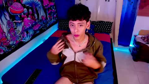 Snapshot of thedoll_ethan chatting on May 20, 2:56 pm ethan online show from May 20, 2:56 pm