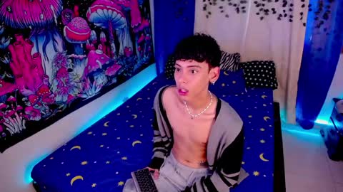 Snapshot of thedoll_ethan chatting on May 24, 7:08 pm ethan online show from May 24, 7:08 pm