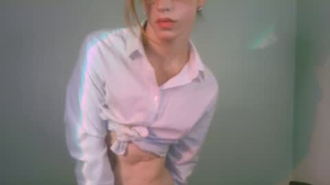 Snapshot of thedollxxxperience chatting on December 3, 3:55 pm Yolanda online show from December 3, 3:55 pm