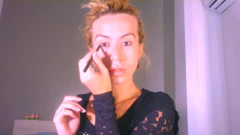 Snapshot of thedollxxxperience chatting on April 7, 3:18 am Yolanda online show from April 7, 3:18 am