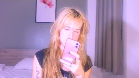 Snapshot of thedollxxxperience chatting on April 10, 12:21 pm Yolanda online show from April 10, 12:21 pm