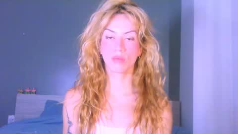 Snapshot of thedollxxxperience chatting on April 17, 11:41 pm Yolanda online show from April 17, 11:41 pm