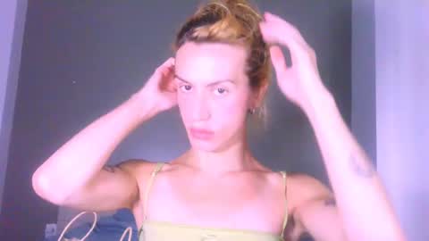 Snapshot of thedollxxxperience chatting on April 19, 12:22 am Yolanda online show from April 19, 12:22 am