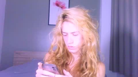 Snapshot of thedollxxxperience chatting on April 24, 12:13 am Yolanda online show from April 24, 12:13 am