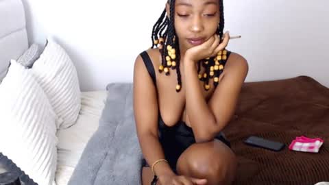 Snapshot of thee_habibah chatting on June 23, 10:35 am Habibah online show from June 23, 10:35 am