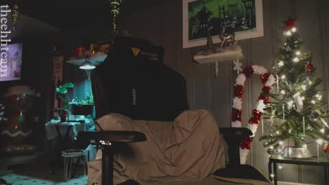 Snapshot of theehhteam chatting on December 25, 8:17 pm H online show from December 25, 8:17 pm