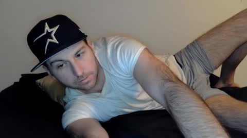 Snapshot of theetwohander chatting on February 1, 3:19 am Theetwohander online show from February 1, 3:19 am