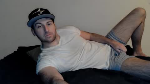 Snapshot of theetwohander chatting on February 1, 9:32 am Theetwohander online show from February 1, 9:32 am