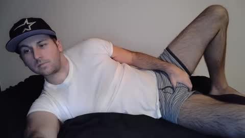 Snapshot of theetwohander chatting on February 17, 2:31 am Theetwohander online show from February 17, 2:31 am