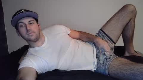 Snapshot of theetwohander chatting on February 18, 12:48 am Theetwohander online show from February 18, 12:48 am