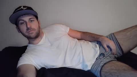 Snapshot of theetwohander chatting on March 3, 3:52 am Theetwohander online show from March 3, 3:52 am