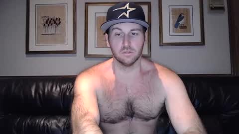 Snapshot of theetwohander chatting on March 3, 10:28 am Theetwohander online show from March 3, 10:28 am