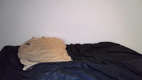 Snapshot of theetwohander chatting on March 11, 10:51 am Theetwohander online show from March 11, 10:51 am