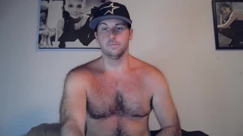 Snapshot of theetwohander chatting on September 17, 1:29 am Theetwohander online show from September 17, 1:29 am