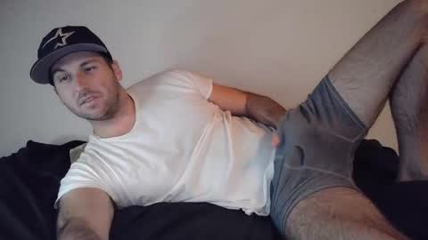 Snapshot of theetwohander chatting on October 19, 3:18 am Theetwohander online show from October 19, 3:18 am