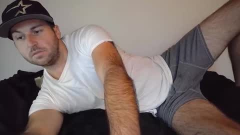 Snapshot of theetwohander chatting on October 19, 7:14 pm Theetwohander online show from October 19, 7:14 pm