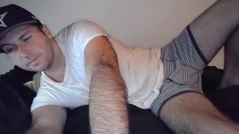 Snapshot of theetwohander chatting on October 21, 2:01 am Theetwohander online show from October 21, 2:01 am