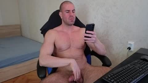 Snapshot of thefitgiant chatting on April 10, 11:26 am Vince online show from April 10, 11:26 am