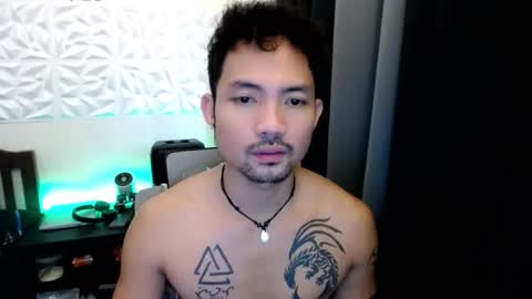 Snapshot of thefriskyasian chatting on October 4, 1:47 am Jaycee online show from October 4, 1:47 am