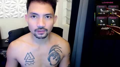 Snapshot of thefriskyasian chatting on October 11, 12:26 pm Jaycee online show from October 11, 12:26 pm