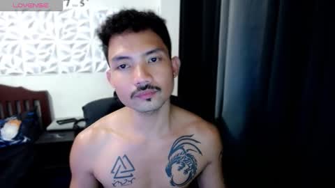 Snapshot of thefriskyasian chatting on October 22, 8:25 am Jaycee online show from October 22, 8:25 am