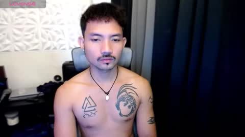 Snapshot of thefriskyasian chatting on October 25, 12:07 am Jaycee online show from October 25, 12:07 am