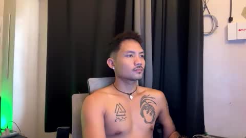 Snapshot of thefriskyasian chatting on November 1, 4:03 am Jaycee online show from November 1, 4:03 am