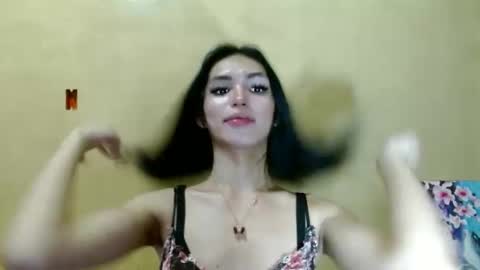 thegirlyouneedxoxo online show from February 3, 12:42 am