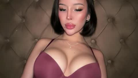 Elle  dont forget to folloW me and thumbs up online show from March 13, 10:00 am