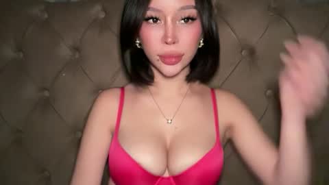 Elle  dont forget to folloW me and thumbs up online show from April 22, 11:39 pm