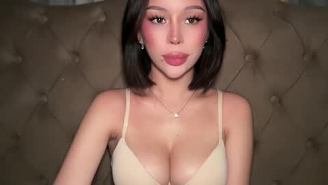 Elle  dont forget to folloW me and thumbs up online show from May 10, 9:58 am