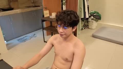 Snapshot of thegreenmagus chatting on December 16, 2:49 am Green online show from December 16, 2:49 am