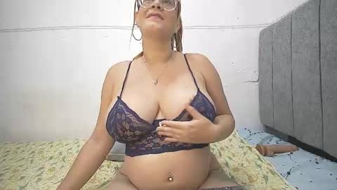 theilormillers_14 online show from July 3, 11:44 pm