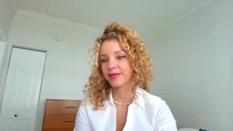 Lily Marie online show from February 20, 7:08 pm