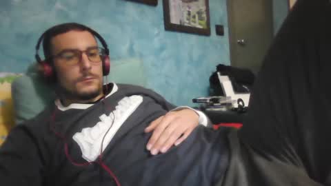 Snapshot of theitalianx95x chatting on December 17, 10:32 pm theitalianx95x online show from December 17, 10:32 pm