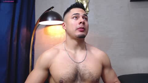 Snapshot of thekingerick chatting on December 19, 2:23 am thekingerick online show from December 19, 2:23 am