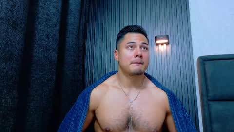 Snapshot of thekingerick chatting on March 5, 4:52 am thekingerick online show from March 5, 4:52 am