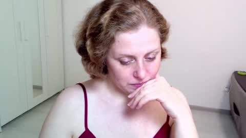 Ella online show from December 15, 5:42 pm