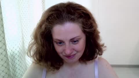 Snapshot of theladysblush chatting on May 12, 7:49 am Ella online show from May 12, 7:49 am