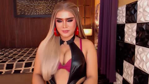 Snapshot of thelastdestroyerxx chatting on March 15, 8:20 am Paula online show from March 15, 8:20 am